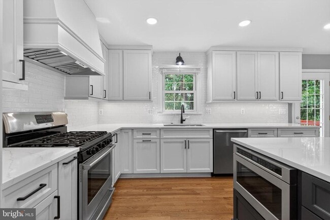 Photo - 9801 Meadow Valley Dr