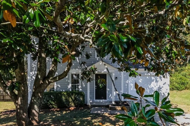 Photo - 895 Highland Terrace NE