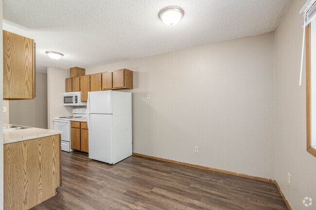 2BR,1BA - 780SF - Dining