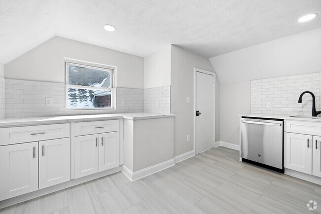 Building Photo - 421 Salem St Unit #4 Rental