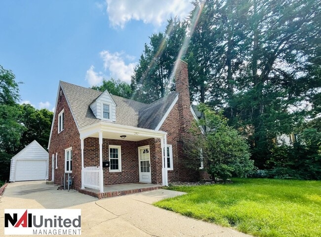 Building Photo - 3 bedroom, 2 bathroom close to Unity Point... Rental