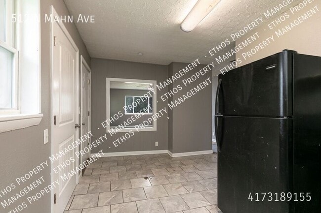 Photo - 512 N Mahn Ave