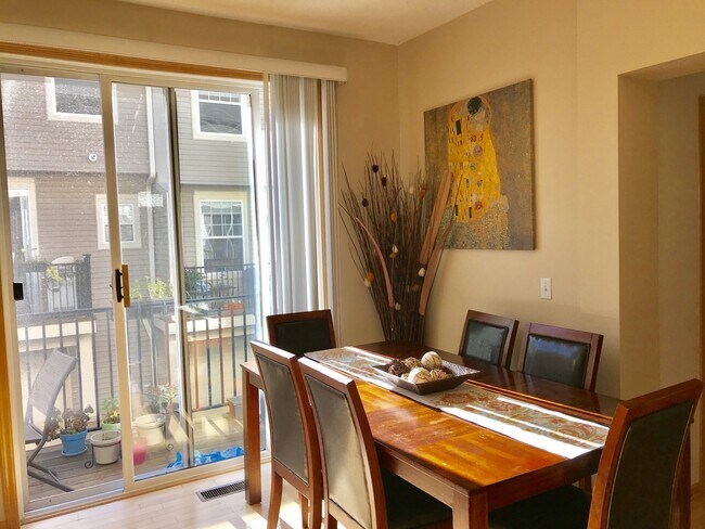 Photo - Beautiful 3 Br / 2.5 Ba TH w/ Granite Counters, Hdwd Flrs, 2 Car Garage in Eden Prairie!