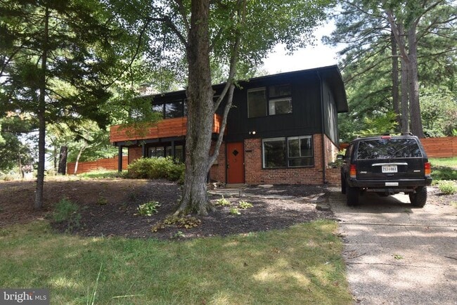 Building Photo - 2901 Pine Spring Rd