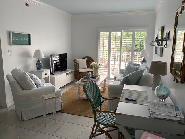 Bright and Sunny Living Area - 290 Sunrise Dr Unit 212