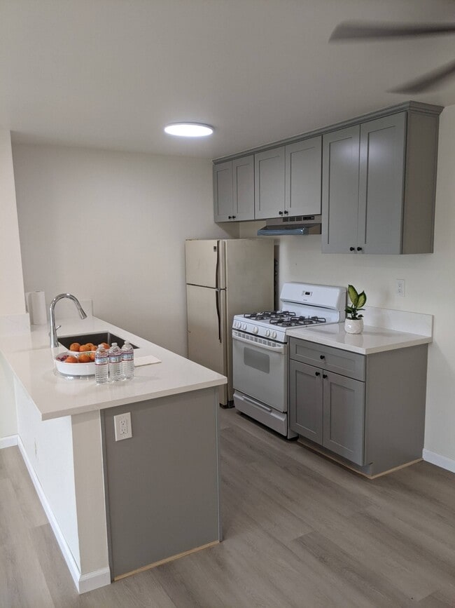 Photo - 4727 W 147th St Unidad 202