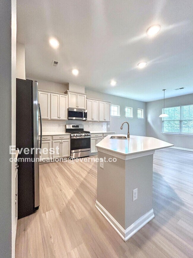 Photo - 140 W Morehouse Ave