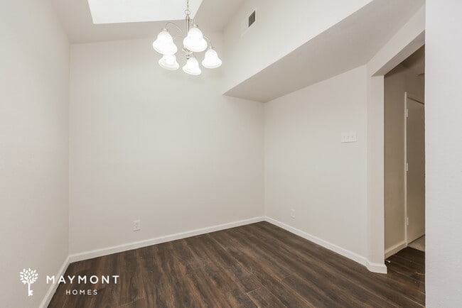 Photo - 105 Caprock Dr