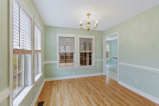 Photo - Adorable Ranch Home With Garage and Screen Porch!