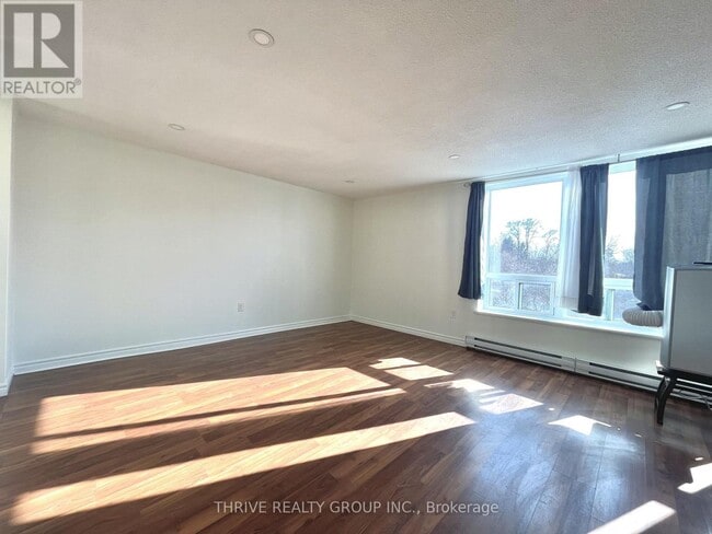 Photo - 1288 Commissioners Rd W Unit 301