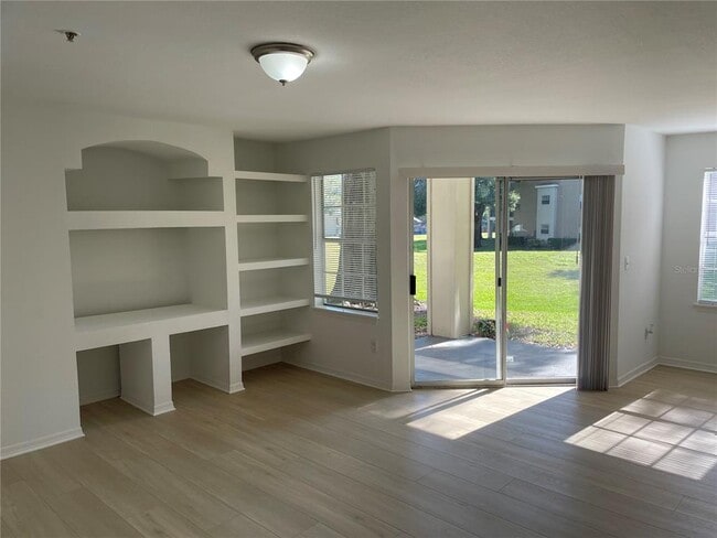 Building Photo - 7350 Westpointe Blvd Unit 213