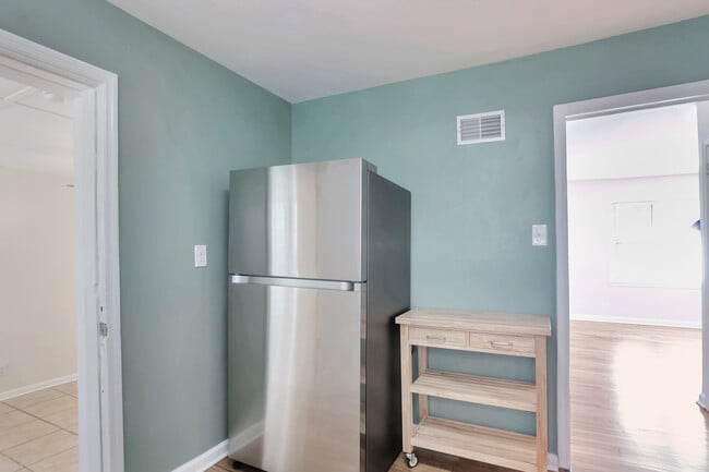 Photo - Room in House on Santa Monica Dr