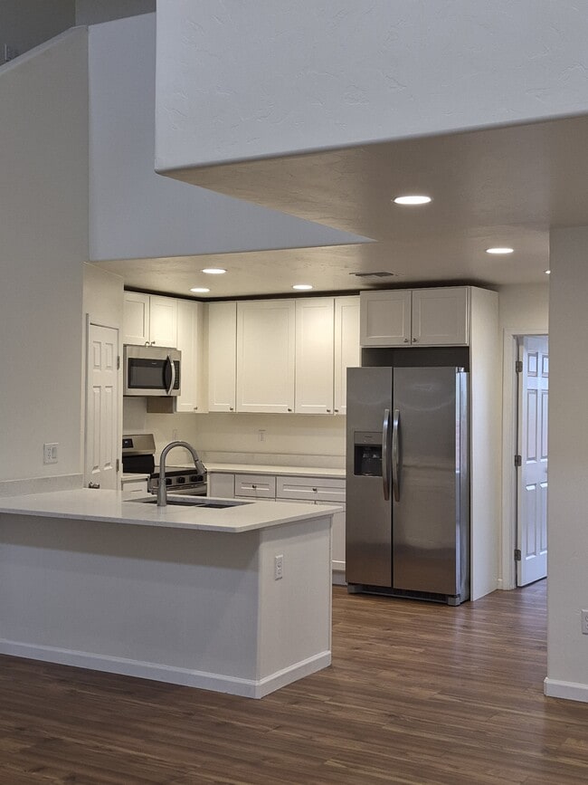 Building Photo - 299 N Hasman Dr