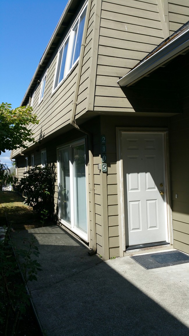 Photo - 2105 10th Ave W