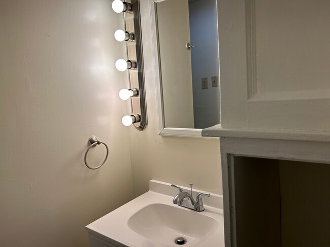 Photo - 307 N 4th St Unidad 12