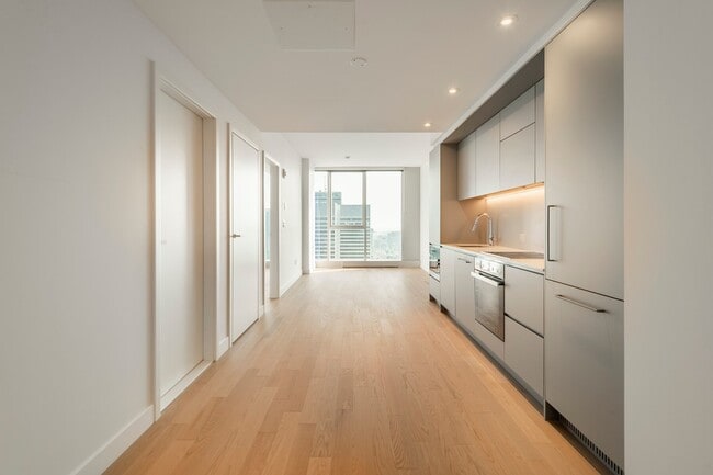 Building Photo - 1205 Pl. du Frere Andre Unit 5204