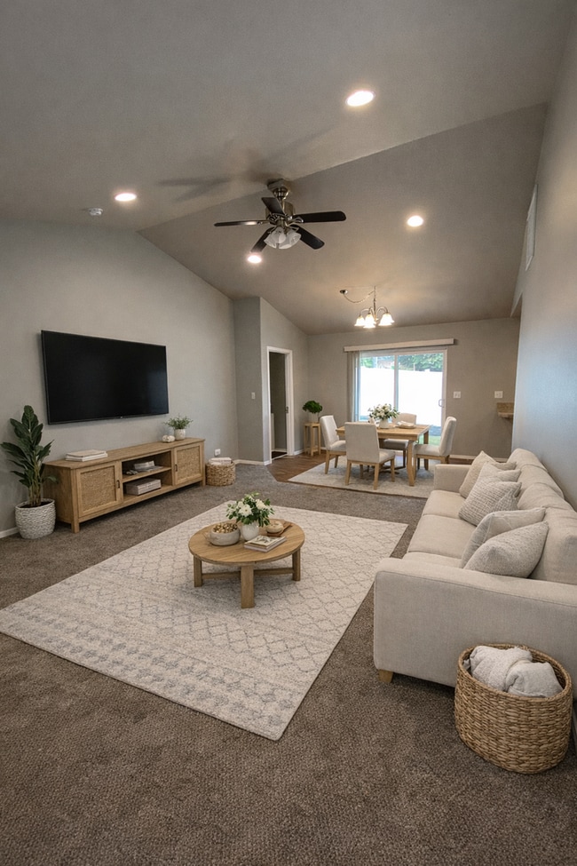 Building Photo - 312 triplex Unit C