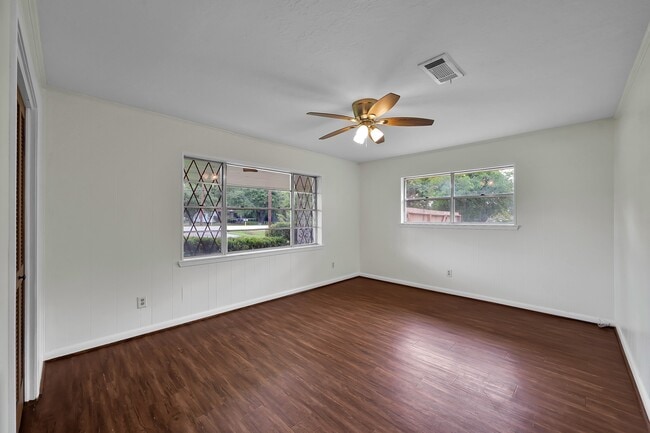 Building Photo - 206 E Powell St Rental