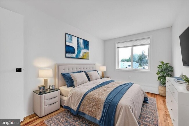 Building Photo - 8113 Lyons Ave Unit B