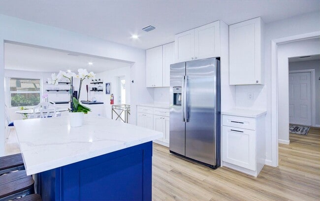 Photo - 1950 NE 30th St