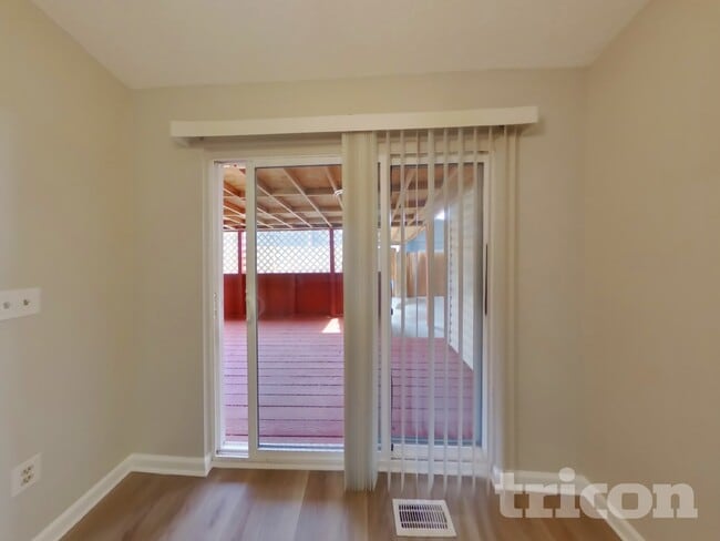 Photo - 4820 Jet Wing Cir W