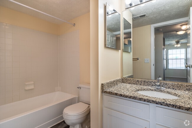 The Kentucky Derby - 676SF - Bathroom