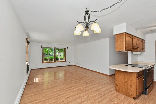 Photo - "Charming 2-Bed Condo Retreat: Comfort & Convenience in Brown Deer!" Unit 101