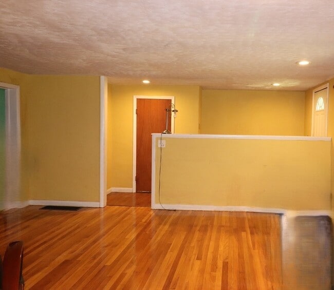 Photo - 845 Stafford St
