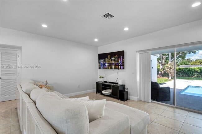 Photo - 15400 SW 84th Ave