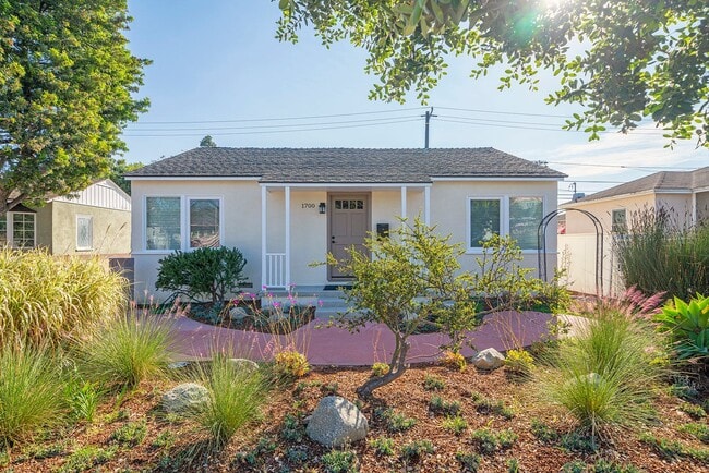Building Photo - Charming Manhattan Beach Home Rental!