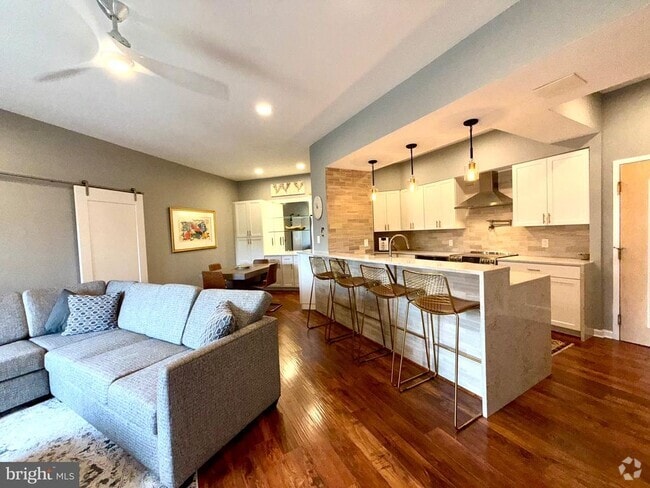 Building Photo - 2111 Wisconsin Ave NW Unit 710 Rental
