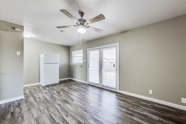 Photo - Falcon Ridge Apartments