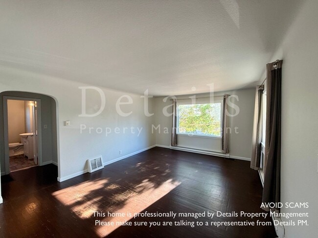 Photo - 5 Bedroom 2 Story With Basement! Casa