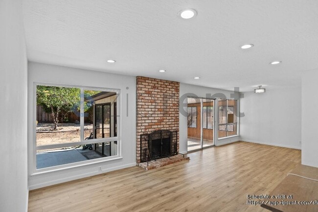 Photo - 2710 Plaza Americas