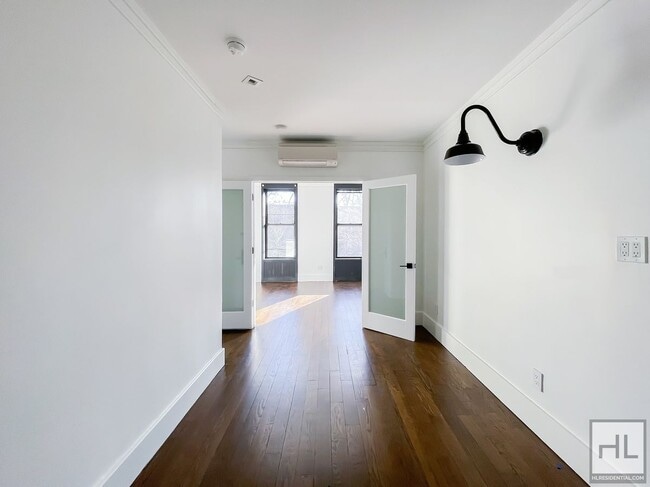 Building Photo - Carroll Gardens 2-Bed 1-Bath Unit 4L