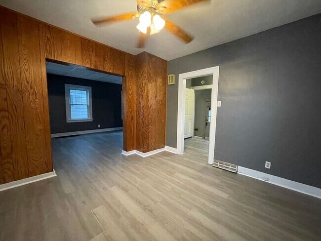 Photo - 119 Carbon St