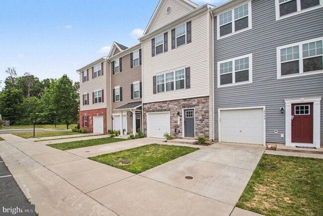 Photo - 2525 Drake Ln