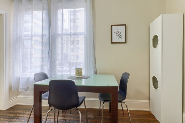 Photo - 935 Jervis St Unit 6