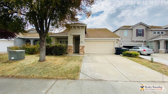 Building Photo - Centrally Located Right Off of the 99 FWY Rental