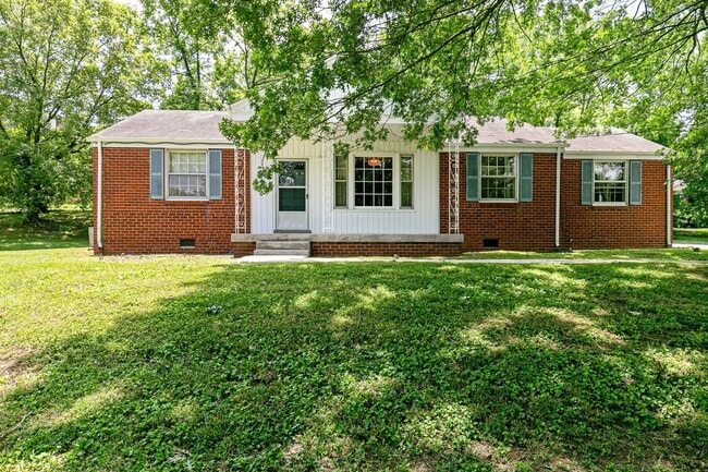 Building Photo - Cozy One Story, 3 bedroom, 2 baths, 1411 sqft