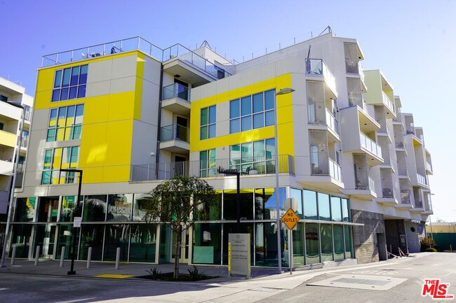 Building Photo - 2929 Pennsylvania Ave Unit 329