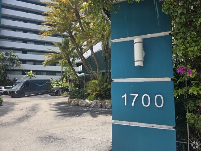 Building Photo - 1700 NW North River Dr Unit 1001 Rental