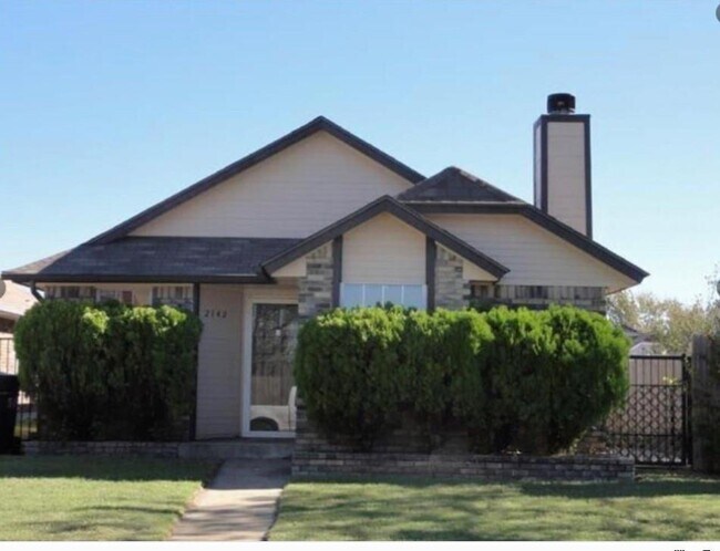 Photo - 2142 Meench Dr House