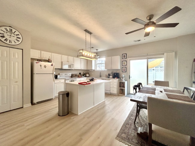 Photo - 7826 Heaton Way