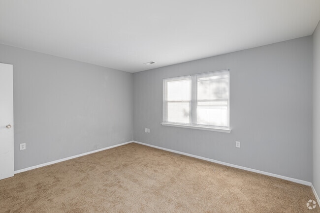 2BR, 1BA - 1,000SF
