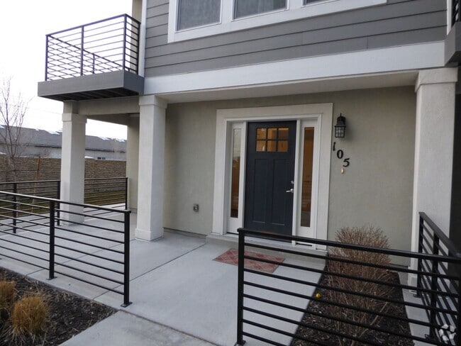 Building Photo - Great 3 Bd 2.5 Ba Townhome Rooftop Views