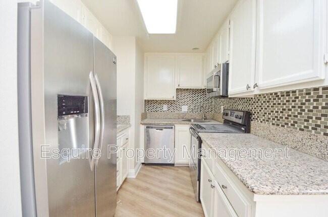 2713 Antonio Dr Unidad 208
