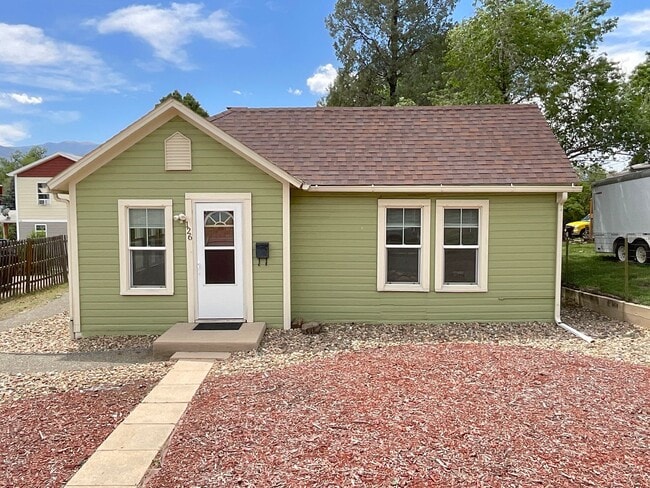 Building Photo - 2 Bedroom Home Available Near Pikes Peak Ave & S Institute St!