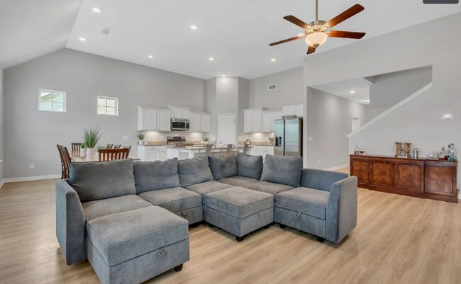 Photo - 272 Thorpe Dr