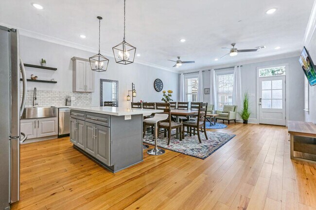 Photo - 1208 Carondelet St Unit ID1269950P